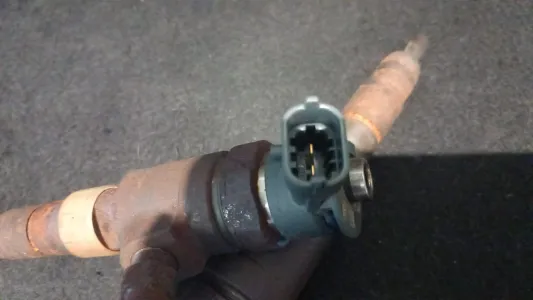 Injector 1.4 8hr citroen c3 mk2 0445110339