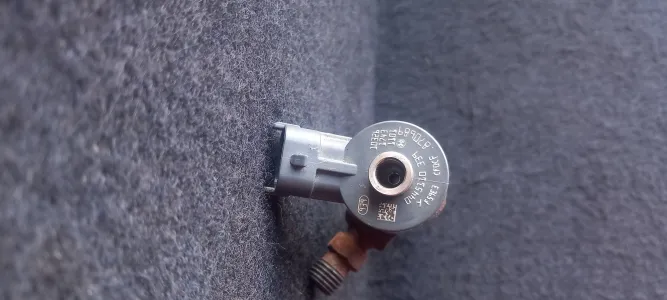 Injector 1.4 8hr citroen c3 mk2 0445110339