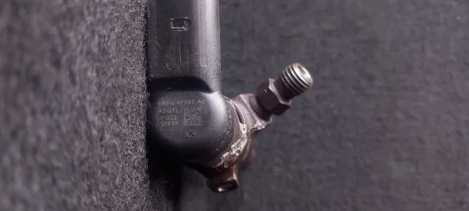 Injector 1.8 qywa ford s-max 4m5q-9f593-ad