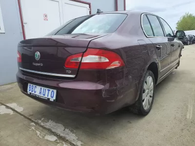 Bara spate skoda superb 2  berlina