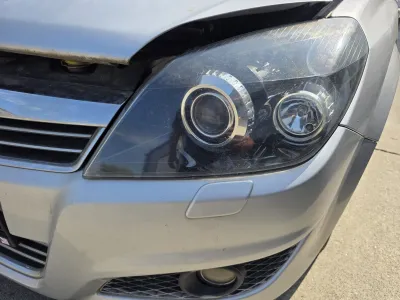 Far opel astra h cu lupa s.