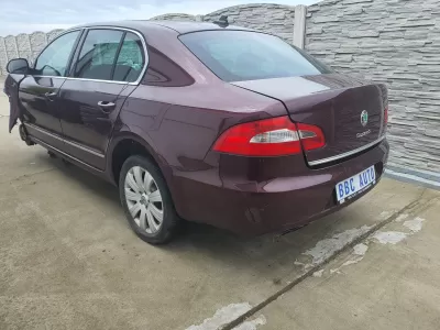 Bara spate skoda superb 2  berlina