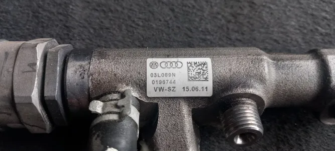 Rampa injectoare 2.0 cff vw passat b7   03l089n