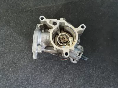 Pompa vacum 1.8 cda skoda octavia 2  06j145100b